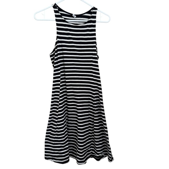 Old Navy Dresses & Skirts - Old Navy B/W Striped Skater Sun Dress M Swing Sleeveless Coastal Minimal Summer